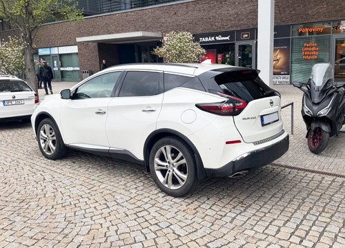 pronajem-nissan-murano-brno
